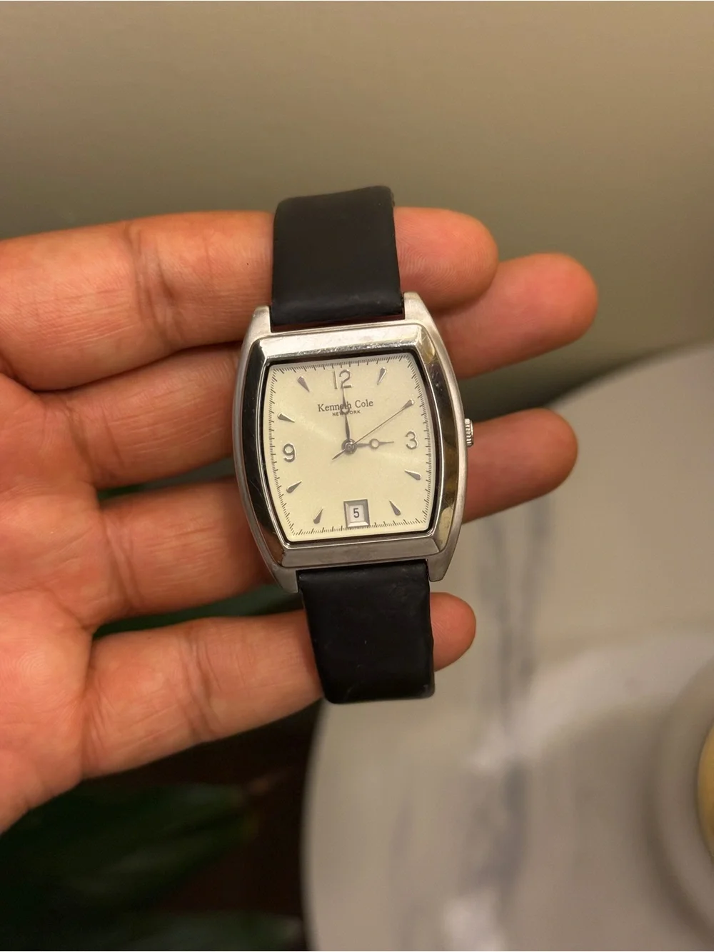 Kenneth Cole Men's Black Leather Classic Strap Watch with Cream Dial